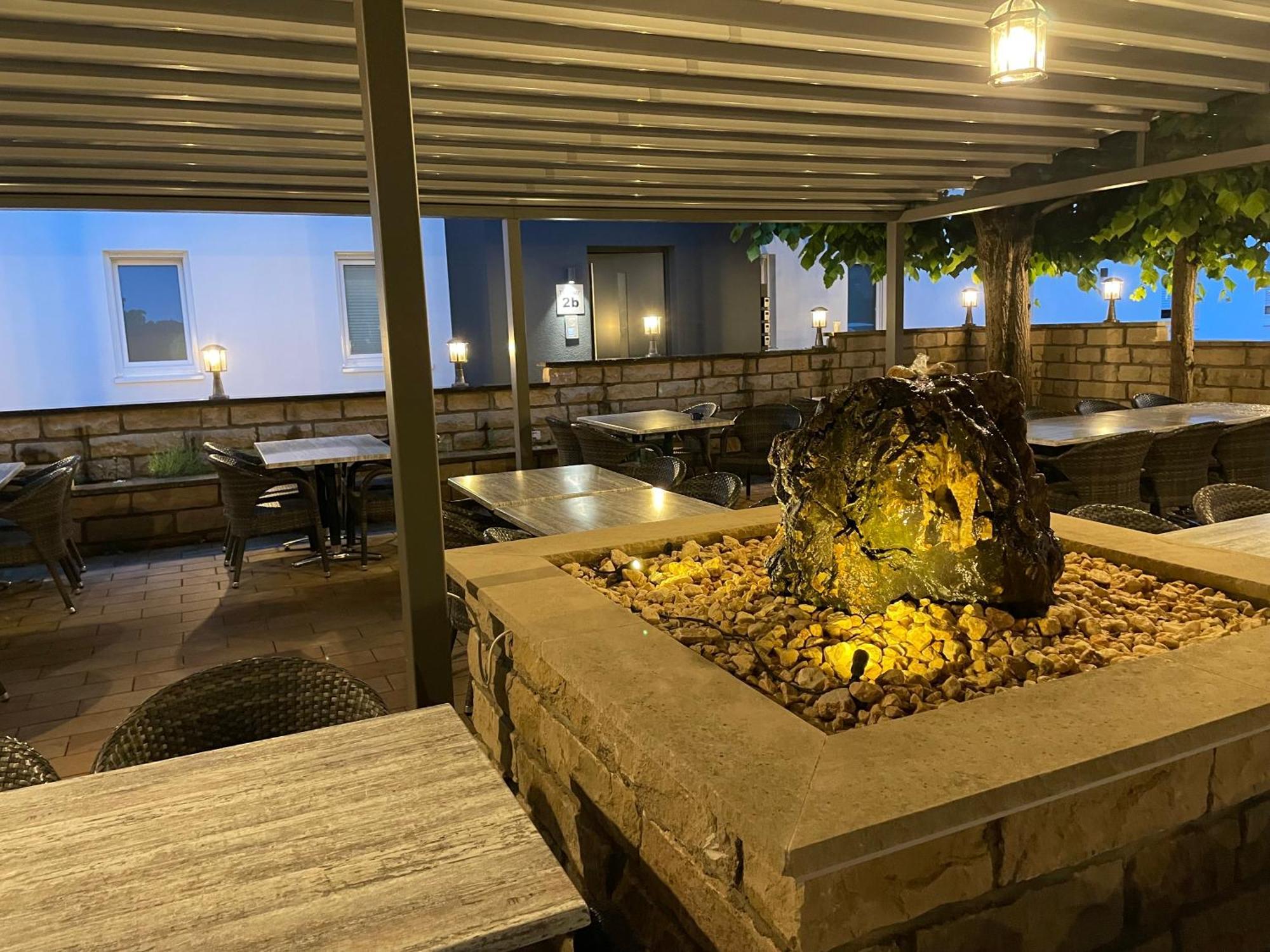 Lightplace • Groessere Gruppen • 4 Einzelzimmer • Boxspring • Smart Tv • Biergarten • Restaurant Braunschweig Eksteriør bilde